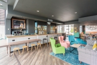  Vacation Hub International | Jurys Inn Brighton Lobby