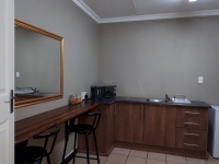  Vacation Hub International | Melsetter's Guest Room Lobby