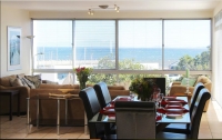  Vacation Hub International | Waters Edge Lobby