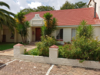  Vacation Hub International | Crowthorne Lodge Lobby