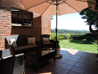  Vacation Hub International | Tracey's B & B Lobby