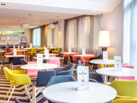  Vacation Hub International | Hotel ibis Styles London Heathrow Airport Lobby