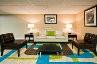  Vacation Hub International | Holiday Inn & Suites Across from Universal Orlando™ Lobby