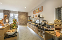  Vacation Hub International | Holiday Inn Express Cologne - Muelheim Lobby