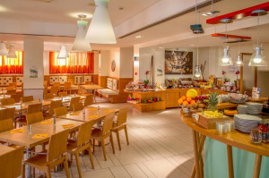  Vacation Hub International | Best Western Hotel Globus Lobby