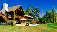  Vacation Hub International | The Log Cabin Lobby