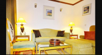  Vacation Hub International | Travellers Palm Lobby