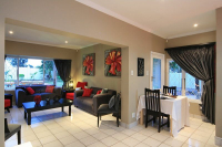  Vacation Hub International | La Loggia on Portland Lobby