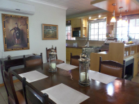  Vacation Hub International | Rose & Ivy Lobby