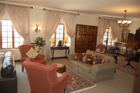  Vacation Hub International | Casa Bella Lobby