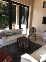  Vacation Hub International | esCape Views Lobby