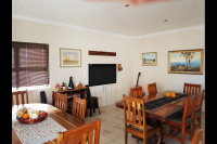  Vacation Hub International | Living@Large Lobby