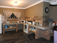 Vacation Hub International | Apricity Inn Lobby