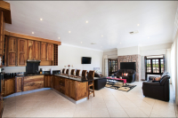  Vacation Hub International | Diamante Villa Lobby