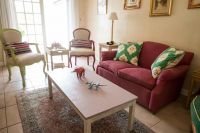  Vacation Hub International | Cornerway House - Tino Top Lobby