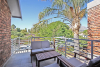  Vacation Hub International | StayBosch Lobby