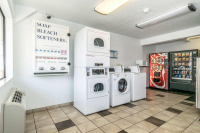  Vacation Hub International | Motel 6 Anaheim - Fullerton East Lobby