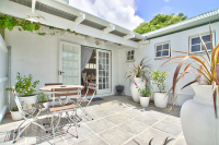  Vacation Hub International | Newlands Cottages - Little Clarkia Lobby