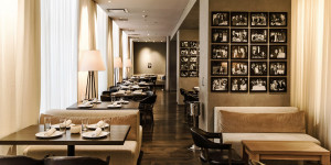  Vacation Hub International | Ambassador Chicago Lobby