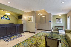  Vacation Hub International | Days Inn by Wyndham Toronto East Beaches Lobby