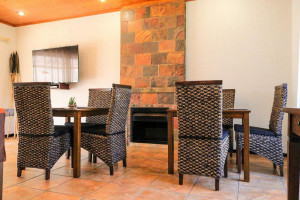  Vacation Hub International | The Brookside House Lobby