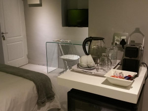  Vacation Hub International | The Vibe Guest Studios Lobby