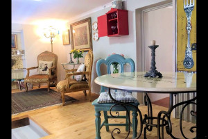  Vacation Hub International | The Victorian Cow Lobby
