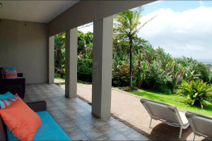  Vacation Hub International | Leisure Beach House Lobby