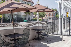  Vacation Hub International | Knights Inn Los Angeles Lobby