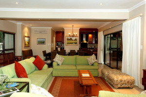  Vacation Hub International | Marais Manor Lobby