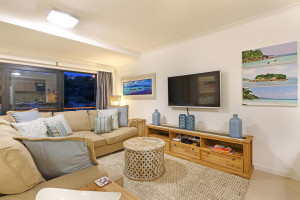  Vacation Hub International | Azure 6 Lobby