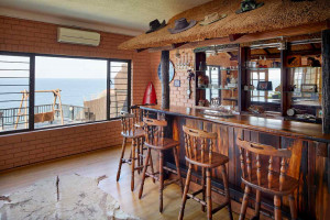  Vacation Hub International | Garvies Surf House Lobby