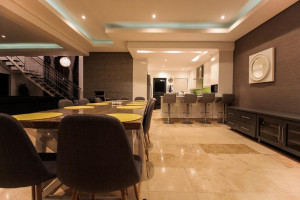  Vacation Hub International | LoveLea Holidays - Sheffield Luxury Beach Villa Lobby