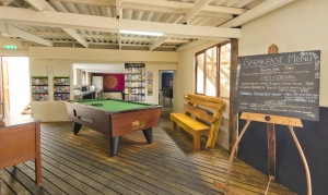  Vacation Hub International | Island Vibe Lobby