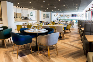  Vacation Hub International | Holiday Inn London - Wembley Lobby
