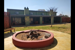  Vacation Hub International | Crimson Bush Lodge Lobby
