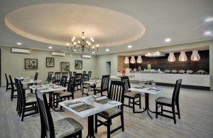  Vacation Hub International | Fortis Hotel Evander Lobby