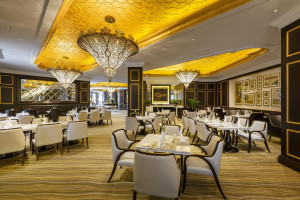  Vacation Hub International | Ezdan Palace Hotel Lobby