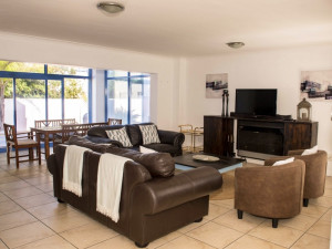  Vacation Hub International | La Kruger Blue Lobby
