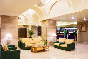  Vacation Hub International | Mercure Grand Hotel Doha City Centre Lobby