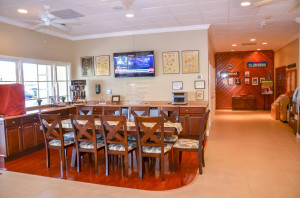  Vacation Hub International | Gulfcoast Inn Naples Lobby