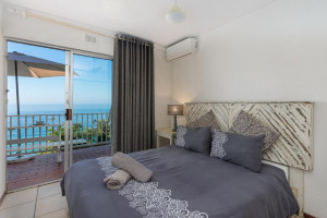  Vacation Hub International | The Cascades Lobby