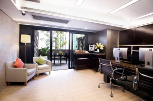  Vacation Hub International | Eaton Residence Lobby