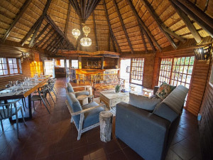  Vacation Hub International | Paradise Falls Lobby