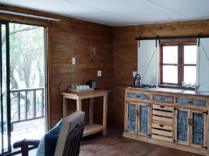  Vacation Hub International | River Rock Guesthouse Lobby