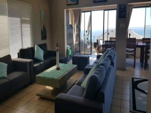  Vacation Hub International | Leisure Bay Beach House Lobby