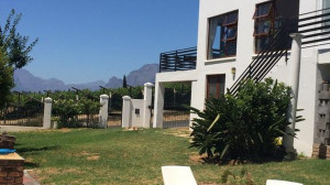  Vacation Hub International | Paarl Mountain Lodge Lobby