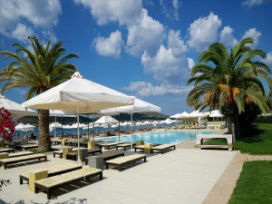  Vacation Hub International | Plaza Resort Hotel Lobby