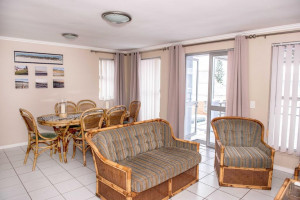 Vacation Hub International | Laughing Seagull Lobby