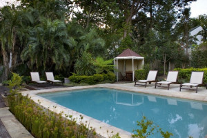  Vacation Hub International | Tides End Manor House Lobby